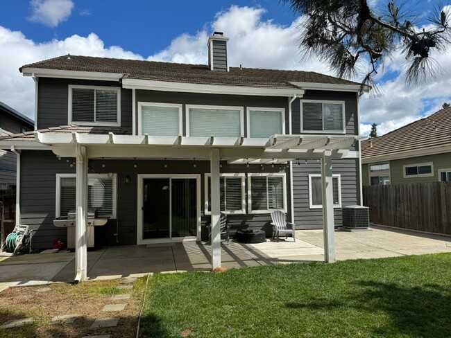 Building Photo - 4 Bedroom home in Dixon