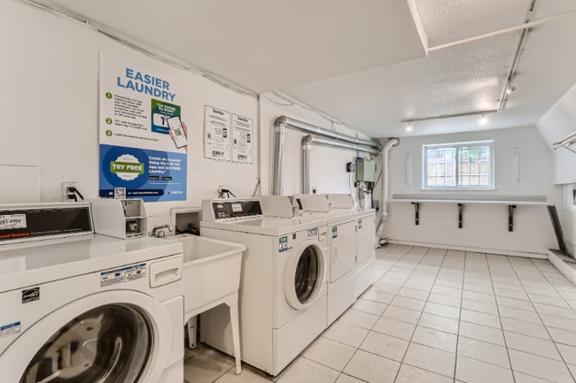 Building Photo - 1045 N Clarkson St