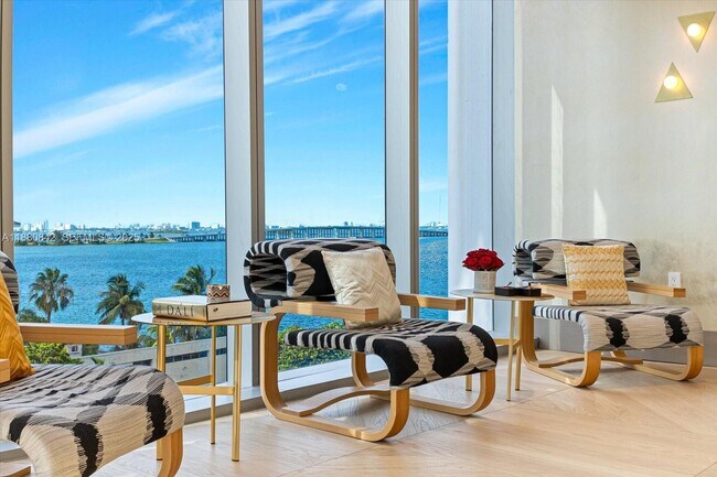 Building Photo - 700 NE 26th Terrace