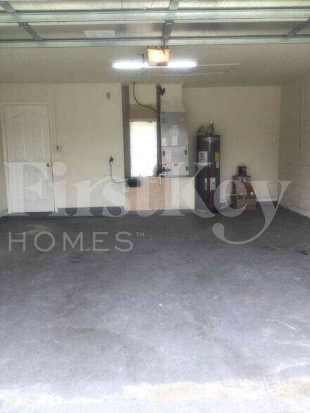 Building Photo - 662 SW Sandbar Terrace