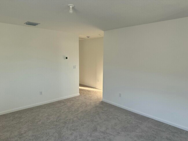 Building Photo - 673 Carlyle Way