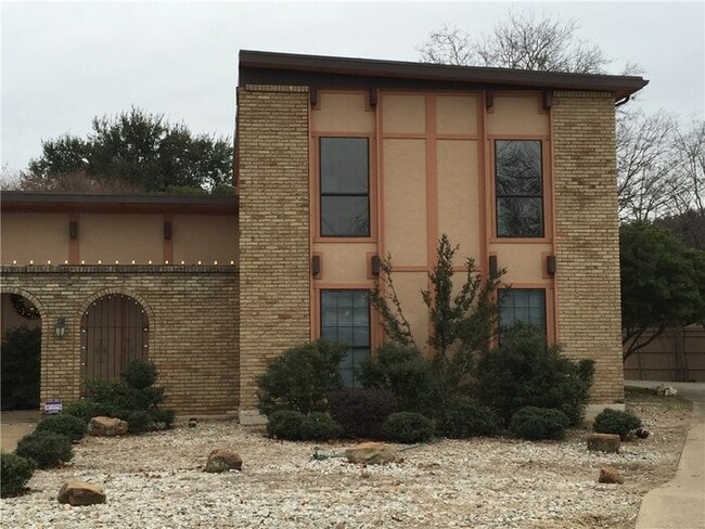 Primary Photo - 4531 Altamesa - Duplex in SW Fort Worth