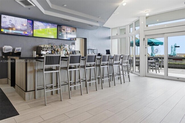 Building Photo - 16500 Collins Ave