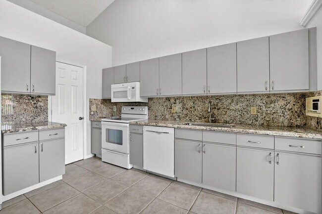 Building Photo - 5801 Coach House Cir