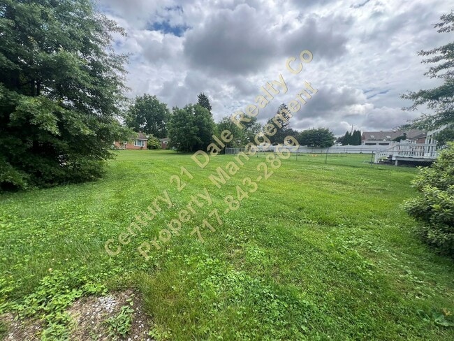 Building Photo - 3 BR 1 Bath Home in Central York School District with an attached Garage