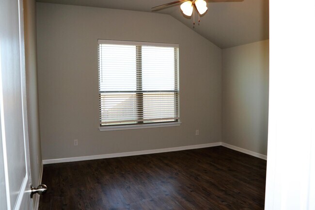 Building Photo - 1059 Aurora Grove Bend