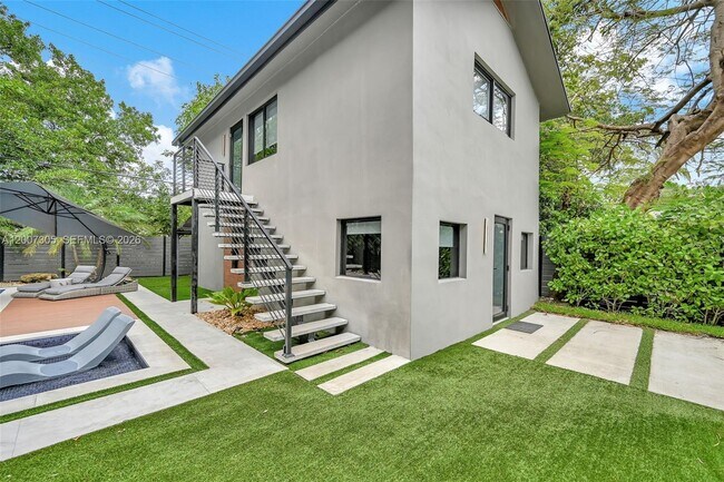 Building Photo - 145 NE 49th St