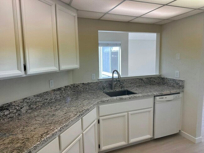 Building Photo - 1891 Lakebird Dr