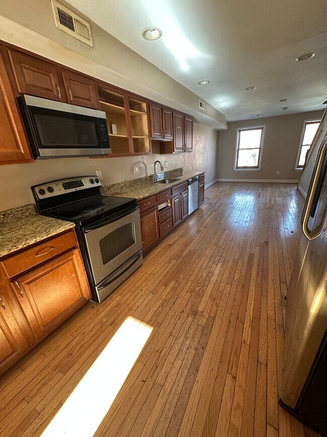 Building Photo - 1209 Hollins St