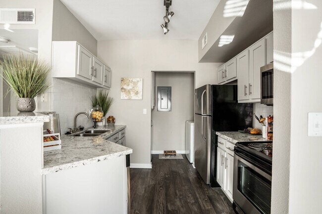 Chef-inspired kitchen - The Henry at Rosenberg