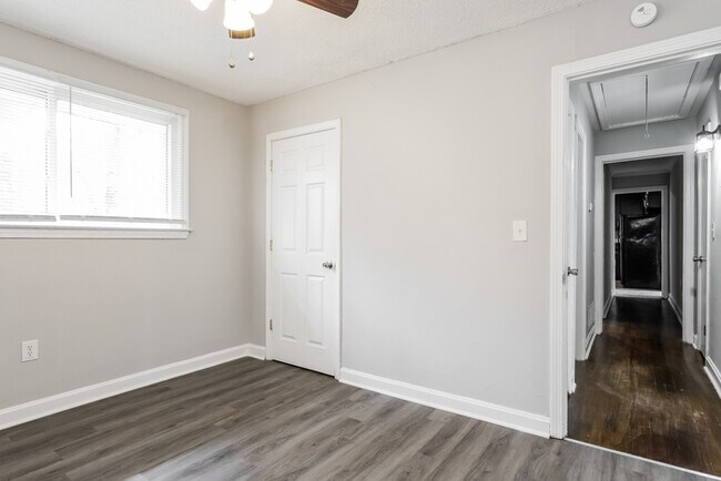 Building Photo - 311 E Dorchester Blvd