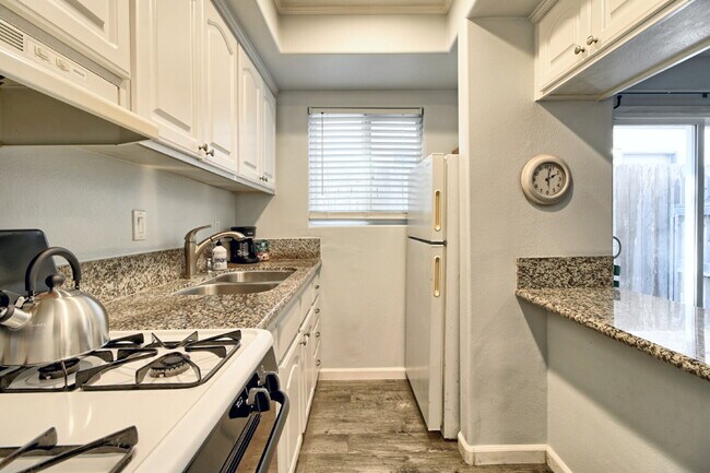Building Photo - Charming 1-Bedroom Oasis on Highland Drive, Oxnard - Silver Strand