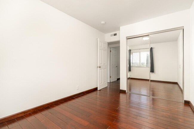 Building Photo - 2345 Paloma Ct