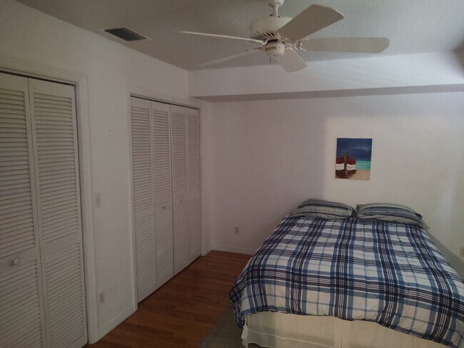 Building Photo - 997 Spinnaker Ct