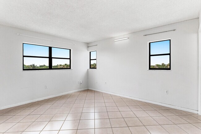 Building Photo - 701 NW 19th St