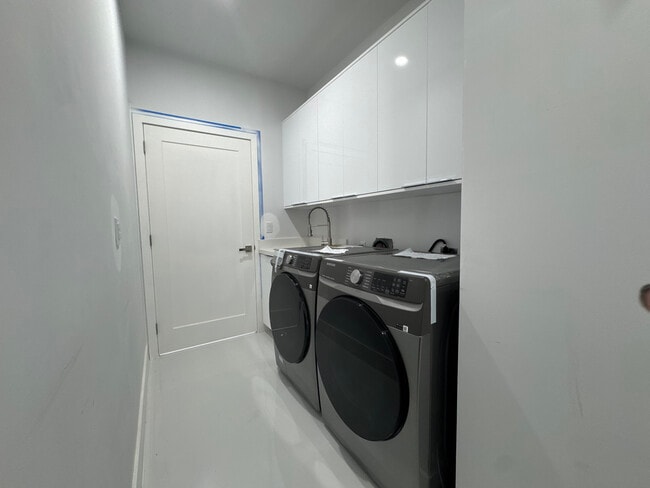 Building Photo - 1882 Coral Point Dr