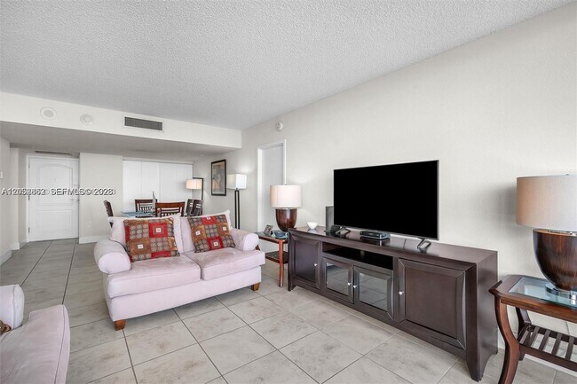 Building Photo - 3625 N Country Club Dr