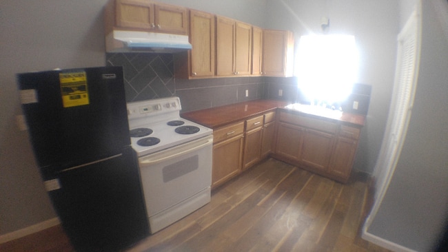 Building Photo - 2014 Family Ln.