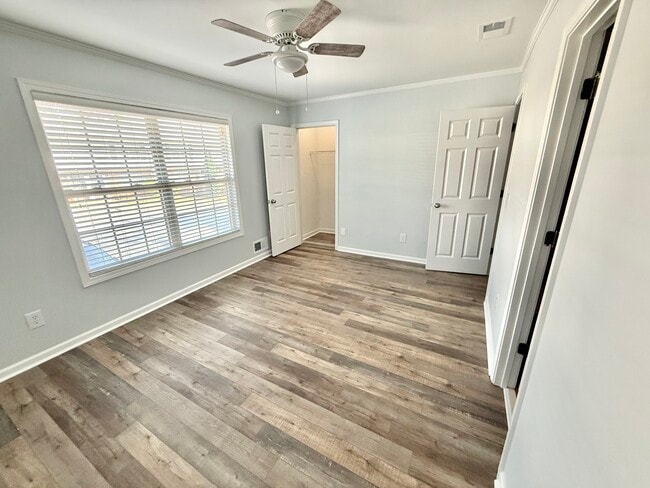 Building Photo - 28 Villa Ct SE