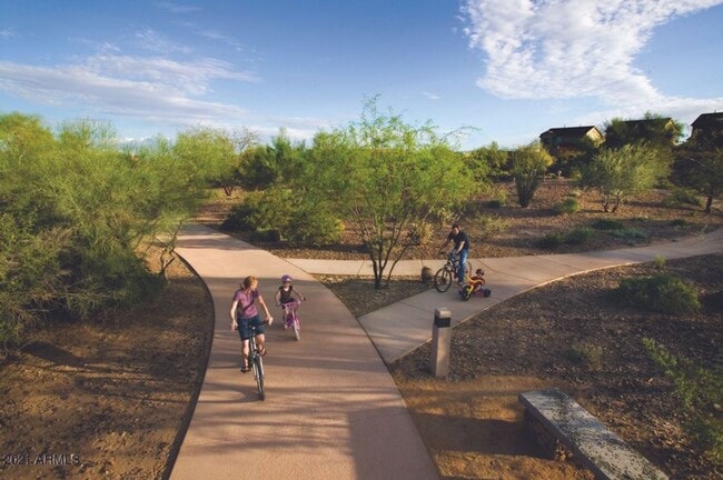 Building Photo - Gorgeous 4 Bed 3 Bath 3 Car home in Peoria with community Pool