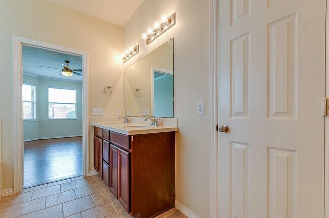 Building Photo - 5007 Jade Cove Ct