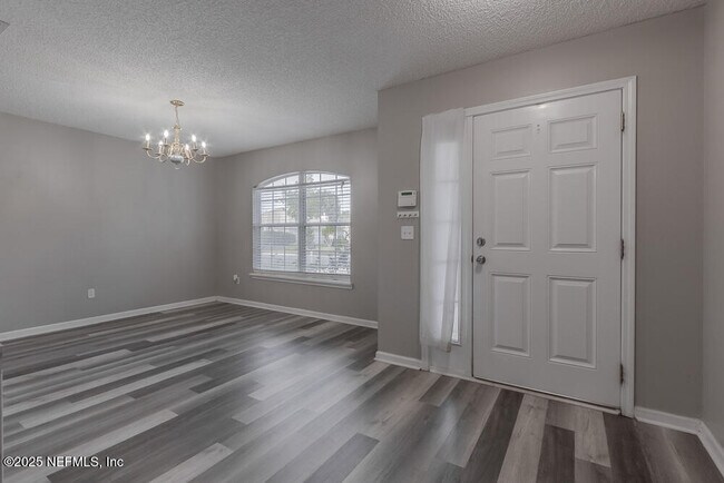 Building Photo - 14004 Crestwick Dr W