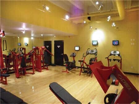 Building Photo - 705 Main St