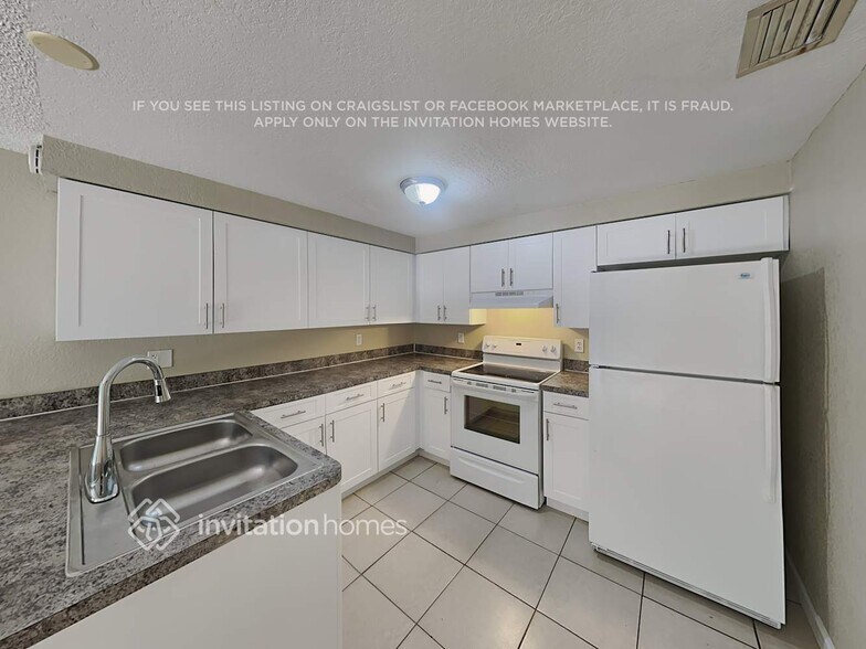 Building Photo - 16123 Sandcrest Way