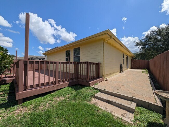 Building Photo - 369 Starling Creek
