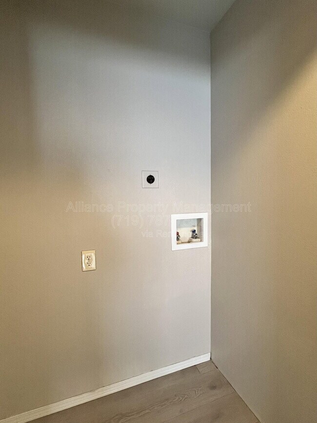 Building Photo - 4427 Hunting Meadows Cir