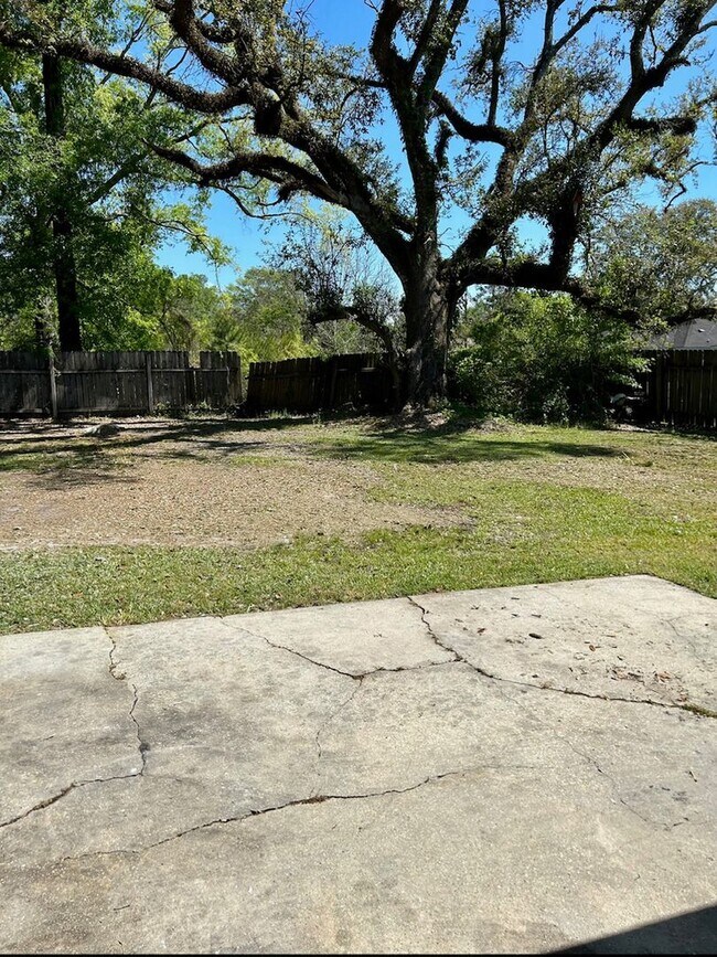Building Photo - Single Family Home.  Available Now!