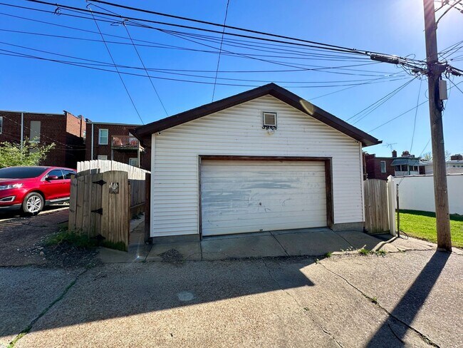 Building Photo - Beautifully rehabbed unit in Tower Grove S...