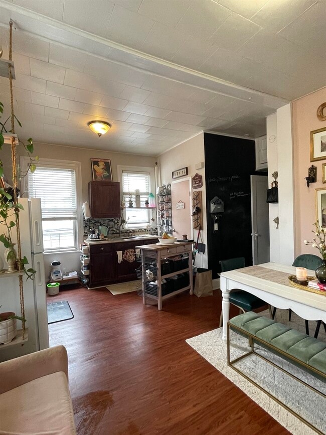 Building Photo - 134 43rd St
