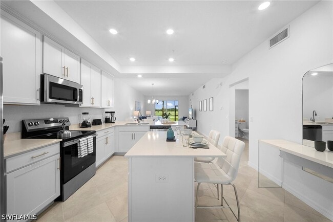 Building Photo - 15285 Grn Acrs Ave