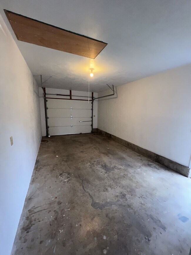 Building Photo - 6884 G St