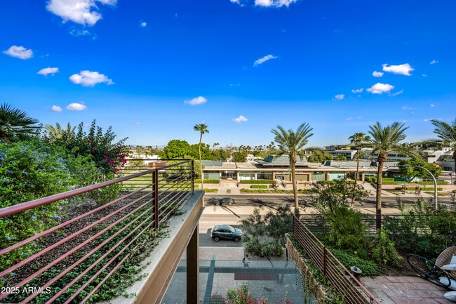 Building Photo - 7167 E Rancho Vista Dr