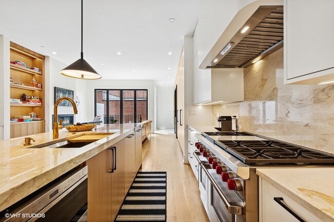 Building Photo - 1844 N Maud Ave