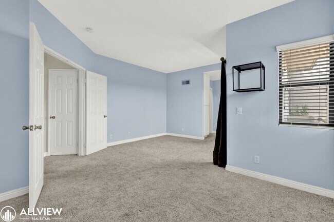 Building Photo - *MOVE IN SPECIAL $750 OFF FIRST MONTH'S RE...