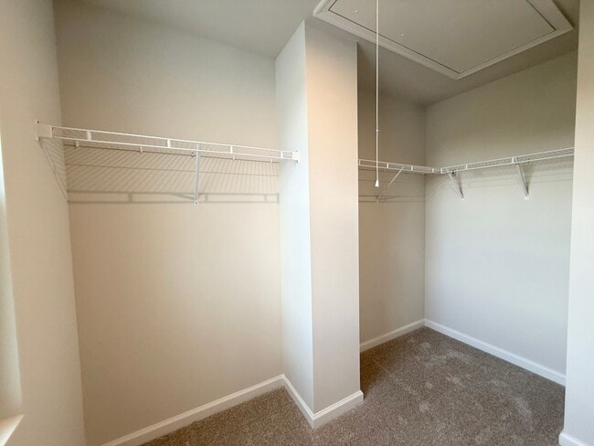 Building Photo - Modern 3-Bedroom Townhouse with Garage & P...