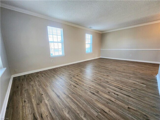 Building Photo - Beautifully renovated end-unit townhouse located in Central Virginia Beach