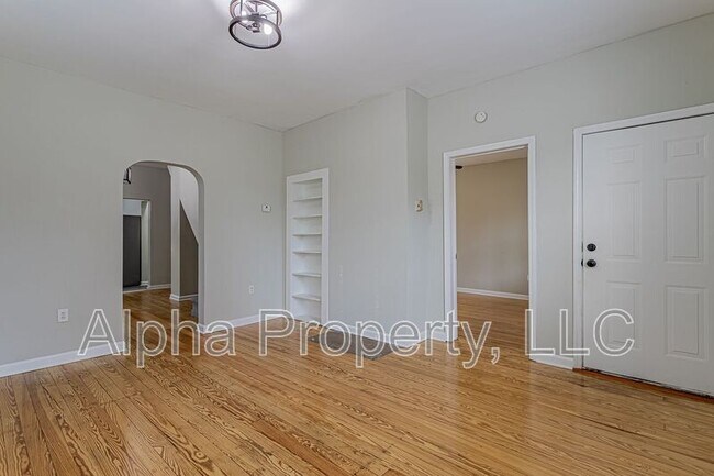 Building Photo - 10 Montana St