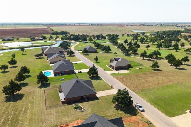 Building Photo - 1920 Fairway Dr