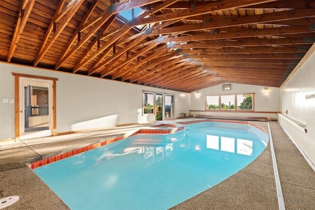 Building Photo - Kirkland View Home