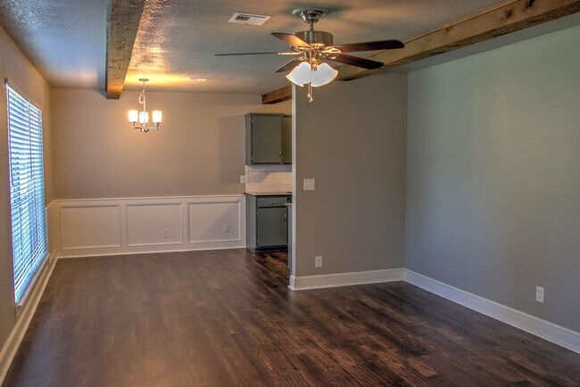 Building Photo - 3 Bedroom 2 Bath in Union Schools.  81st a...