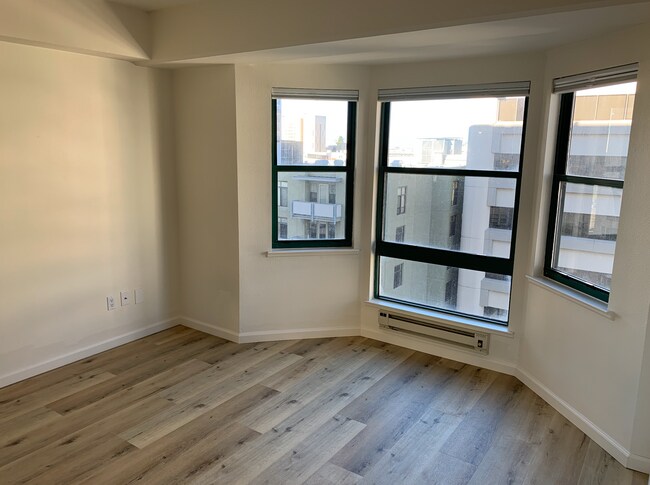 Building Photo - 988 Franklin St