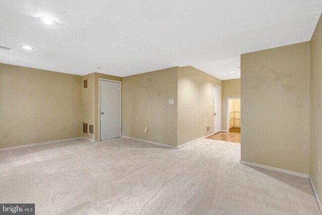 Building Photo - 4255 Sleepy Lake Dr