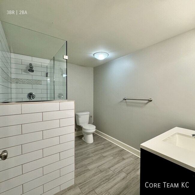 Building Photo - 920 Ward Pkwy