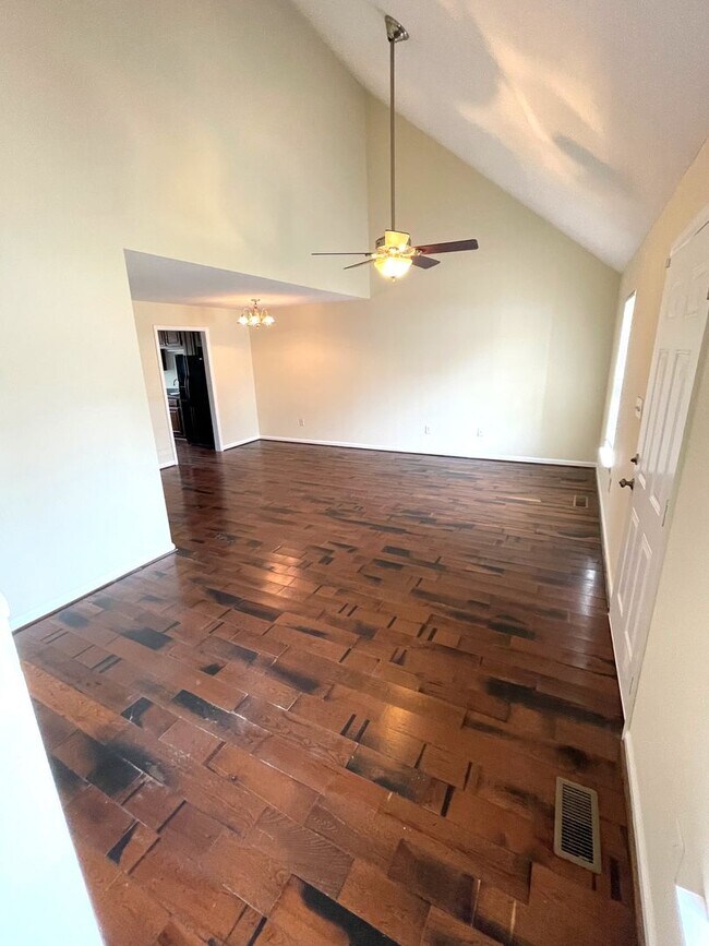 Building Photo - 1028 Cherry Hills Ct