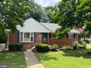 Building Photo - 2016 Patrick Henry Dr