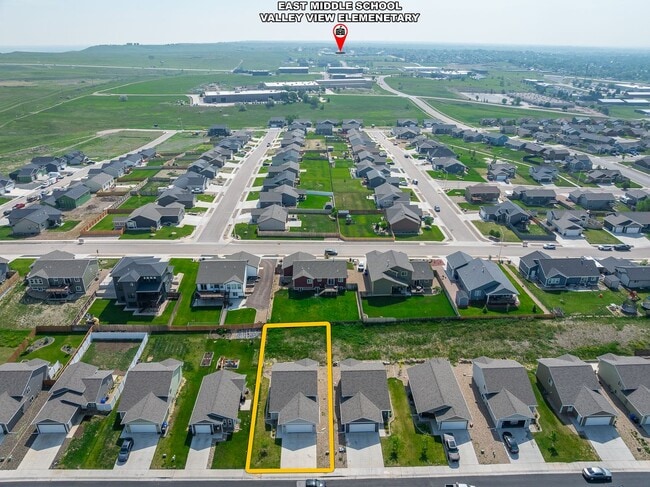 Building Photo - 4 BED | 2 BATH | DOUBLE GARAGE | RAPID VALLEY